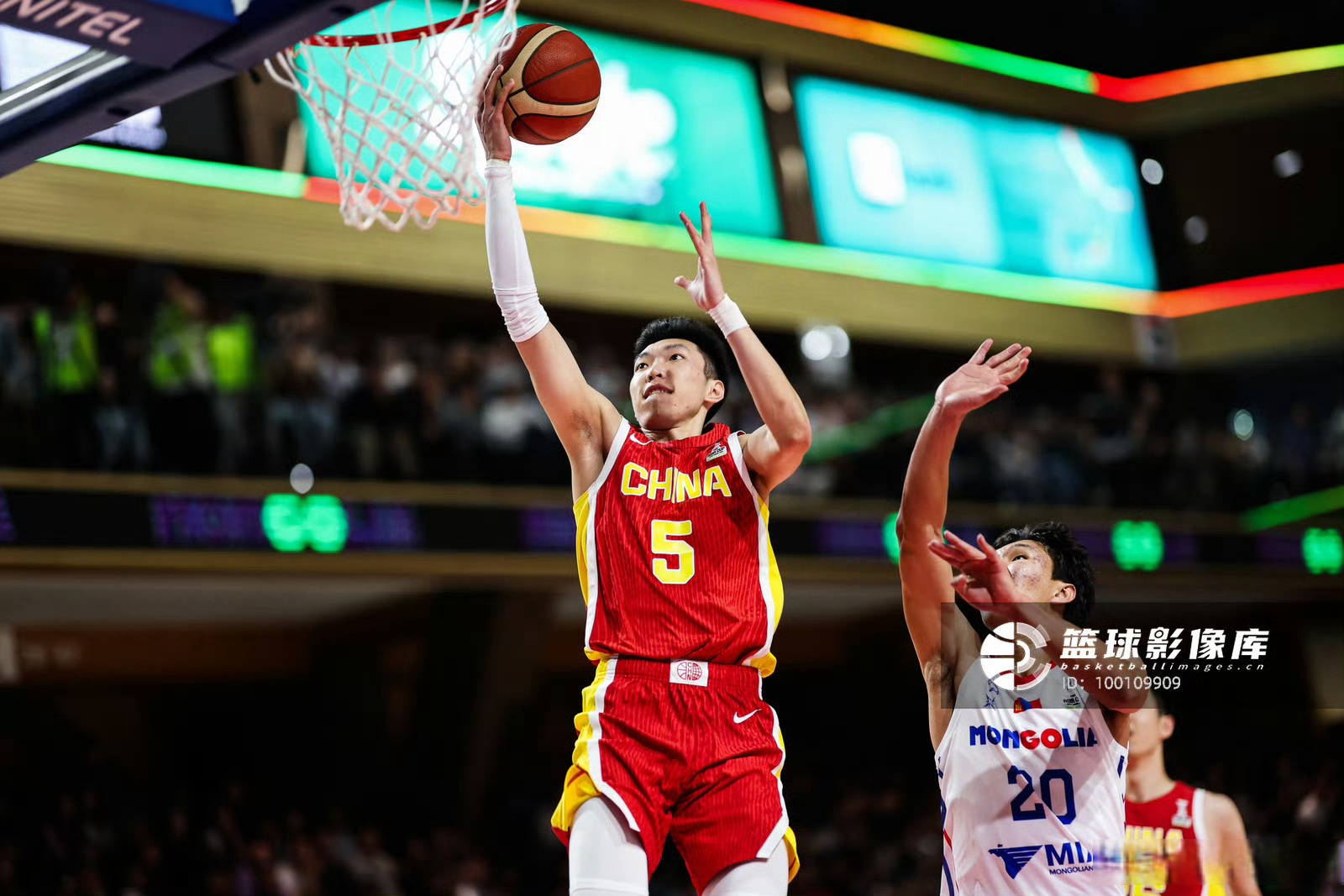 山东男篮残暴登顶CBA荣誉之巅(山东男篮残暴登顶cba荣誉之巅是谁) 山东男篮残暴登顶CBA荣誉之巅(山东男篮残暴登顶cba荣誉之巅是谁)