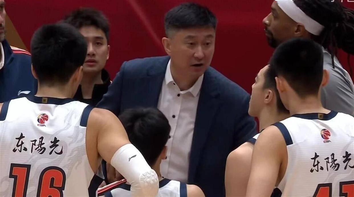 山东男篮残暴登顶CBA荣誉之巅(山东男篮残暴登顶cba荣誉之巅是谁) 山东男篮残暴登顶CBA荣誉之巅(山东男篮残暴登顶cba荣誉之巅是谁)