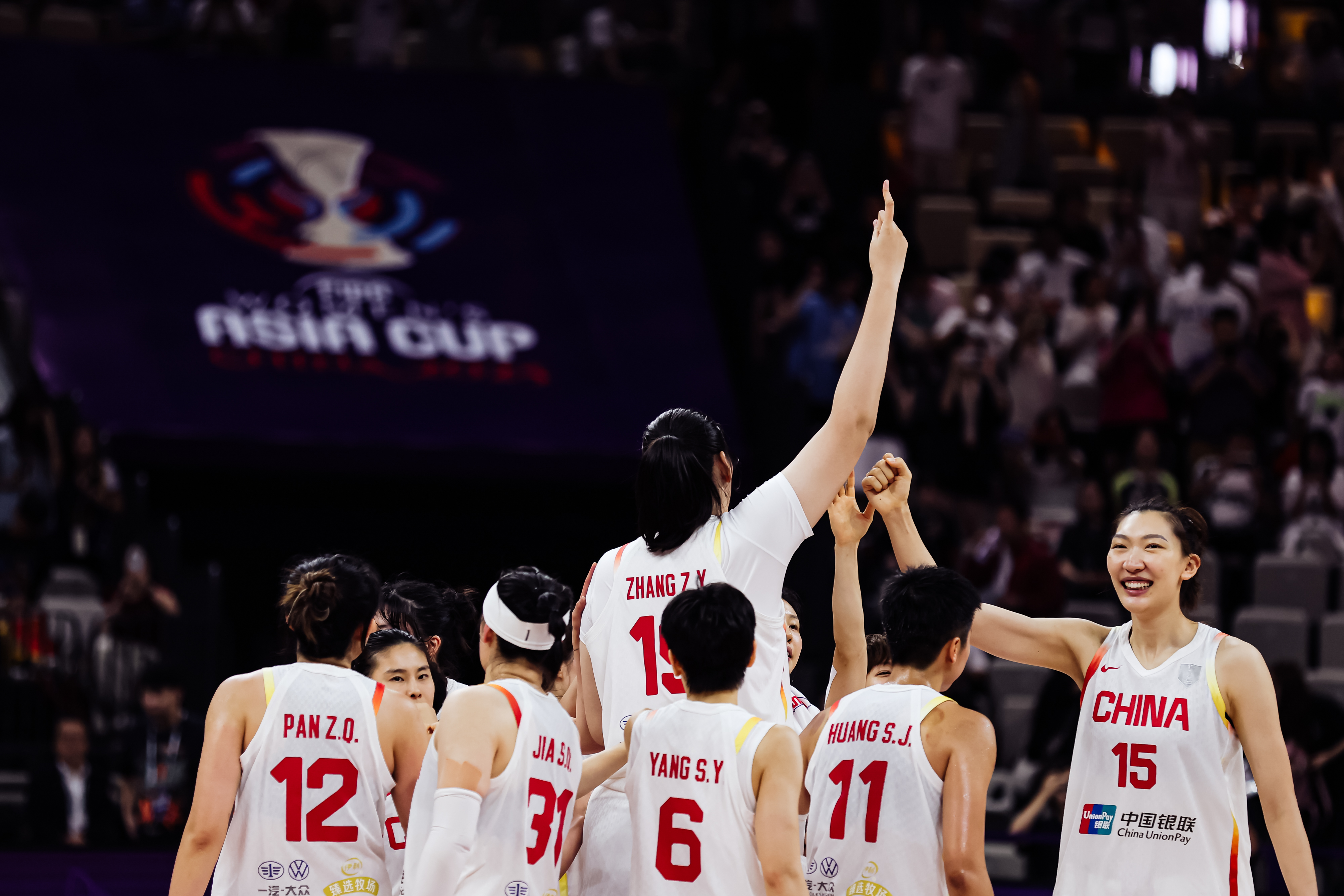 包含新晋球星崭露头角，带领球队凭借强势表现晋级的词条