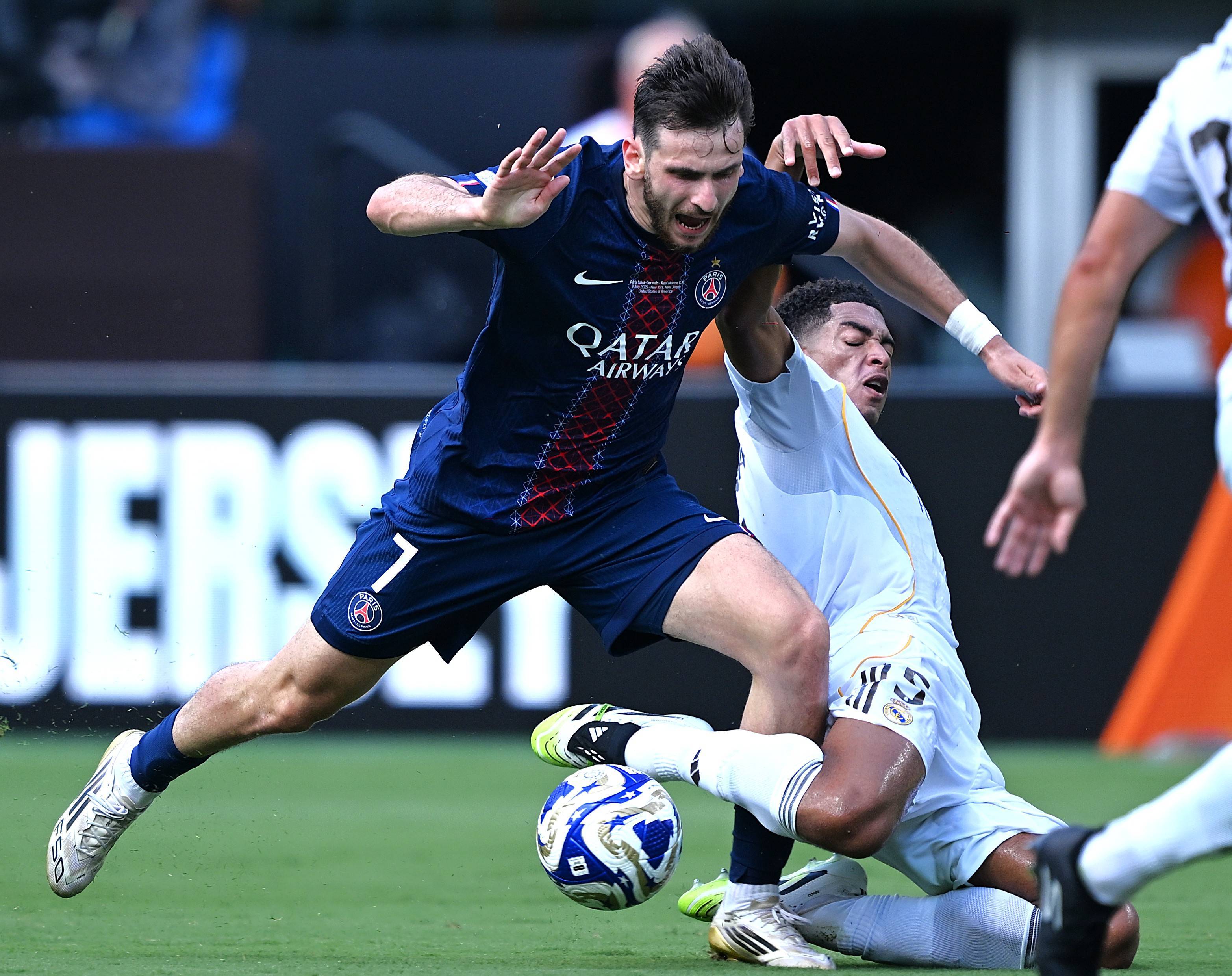 巴黎圣日耳曼轻取马赛，蝉联法甲冠军(法甲巴黎圣日耳曼v马赛)