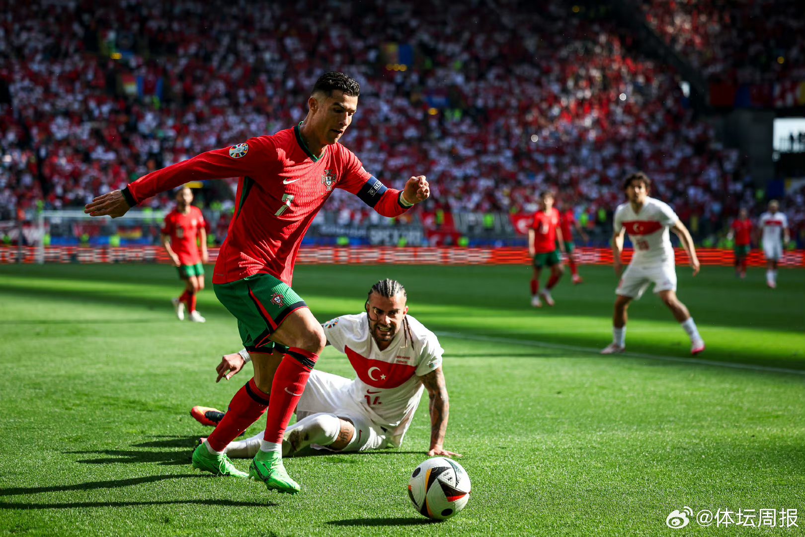 包含克罗托内主场大胜佛罗伦萨，球队备战下一场的词条