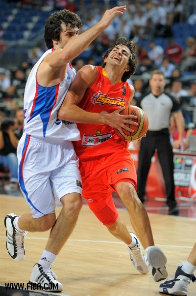 C7娱乐-争霸赛场，劲旅与弱队对决擦出火花