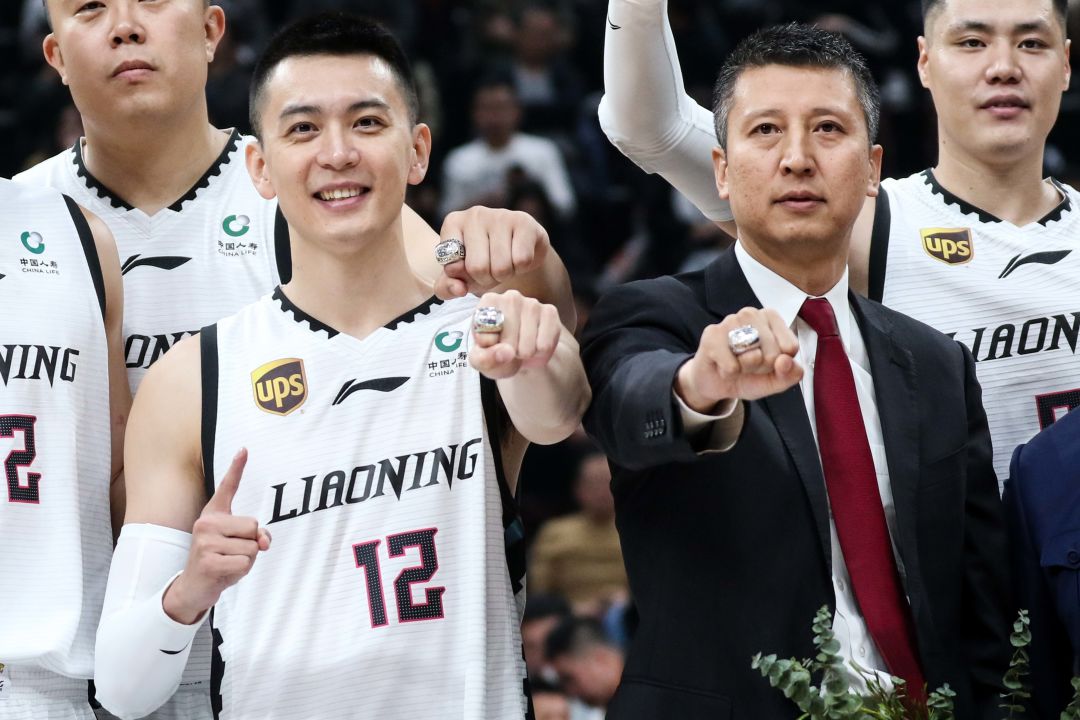 雄鹰队球风顽强,多次逆袭助力取胜的是谁