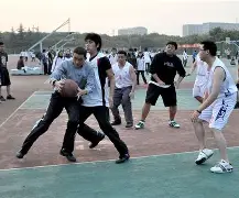 C7娱乐官方网站-西北亚篮球爱好者自发组织联谊赛，热情高涨